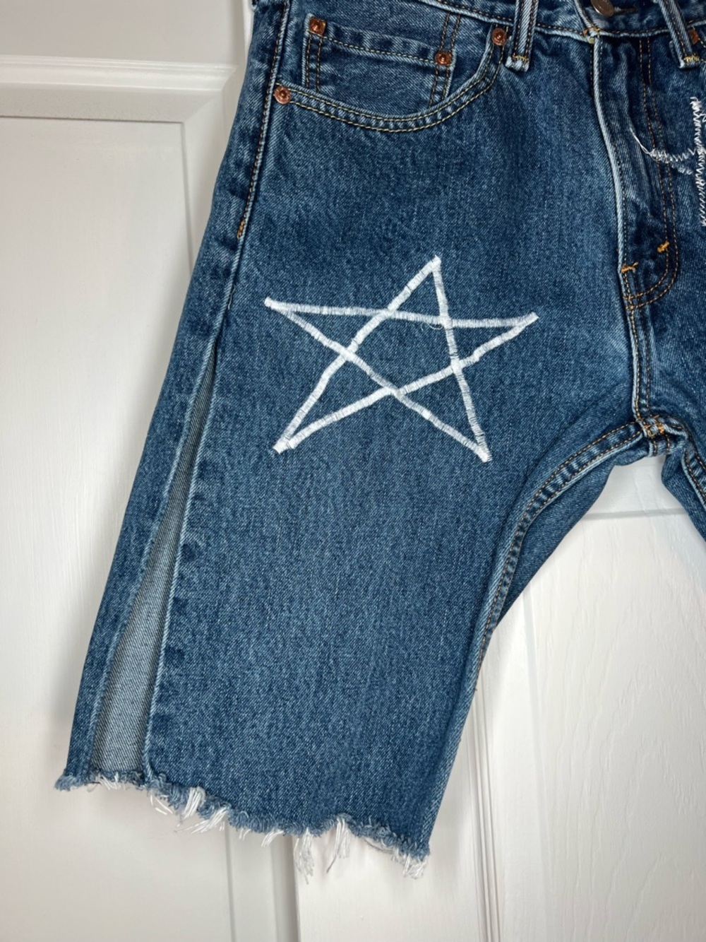 Levis 505 Cut off Custom Embroidered Star Jean Shorts Slit Sides Women 31"x11" - Picture 2 of 9